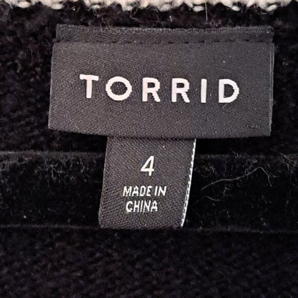 Women's Plus Size Torrid Black Sweater with Lips Size 4 - Picture 4 of 7